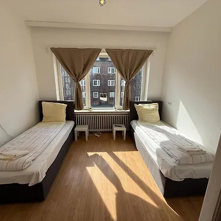 Zentrale In Mit Parkplaetzen نومنستر