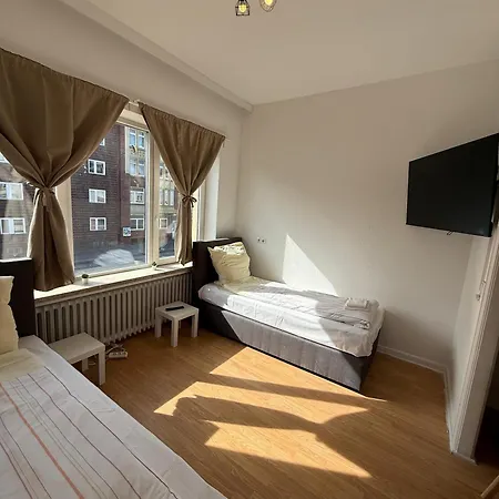 Zentrale In Mit Parkplaetzen شقة