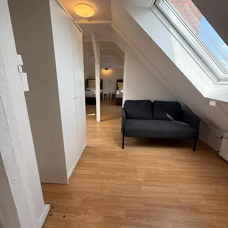 Zentrale In Mit Parkplaetzen Daire Neumünster