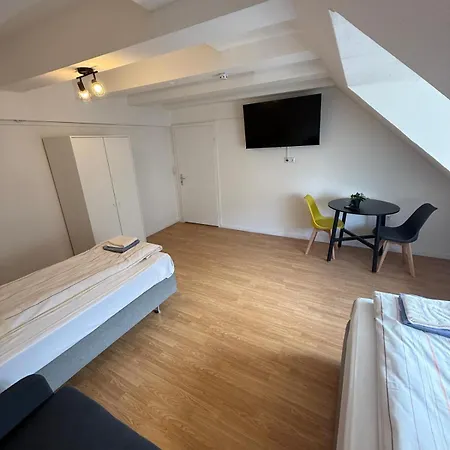 Daire Zentrale In Mit Parkplaetzen *