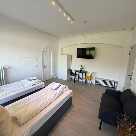 Zentrale In Mit Parkplaetzen شقة