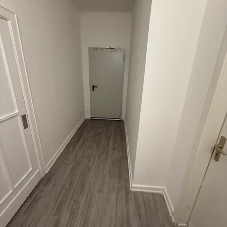 Zentrale In Mit Parkplaetzen شقة *