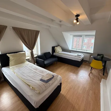 Zentrale In Mit Parkplaetzen شقة *