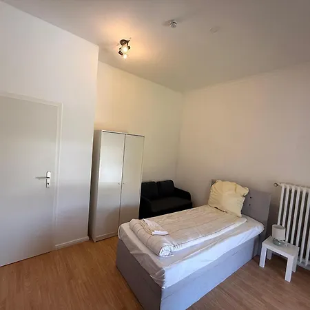 Zentrale In Mit Parkplaetzen *