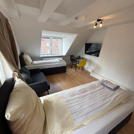 Zentrale In Mit Parkplaetzen شقة نومنستر