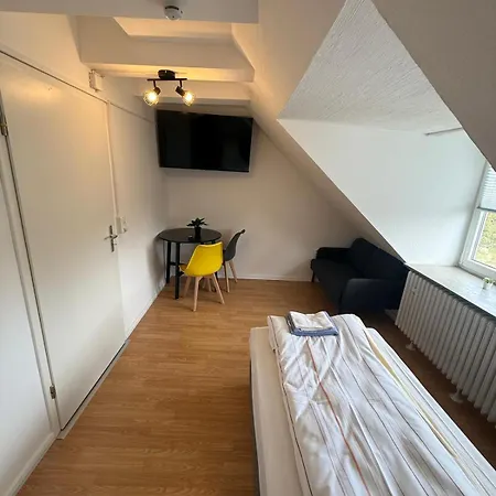 Zentrale In Mit Parkplaetzen شقة