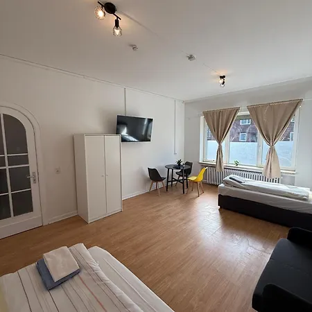 Zentrale In Mit Parkplaetzen * نومنستر