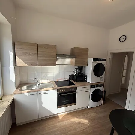 Zentrale In Mit Parkplaetzen * نومنستر