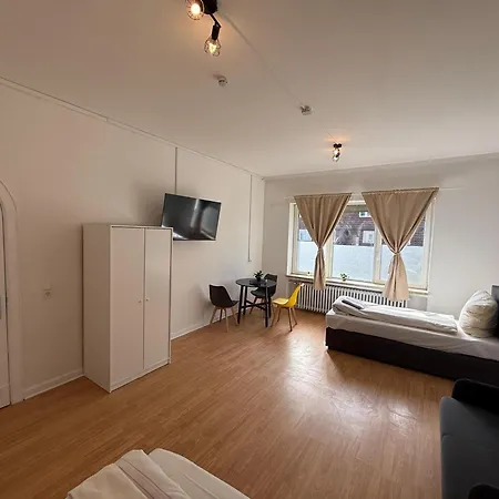 Zentrale In Mit Parkplaetzen * نومنستر
