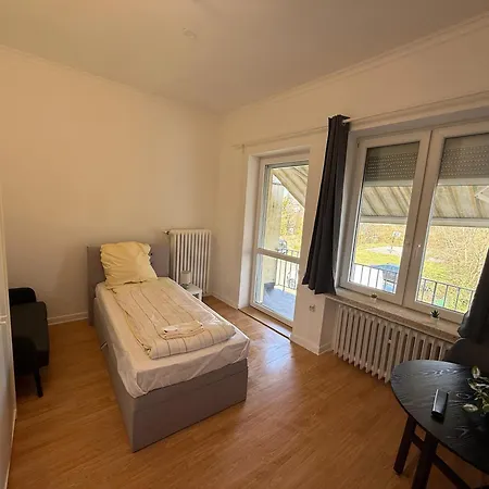 Zentrale In Mit Parkplaetzen شقة