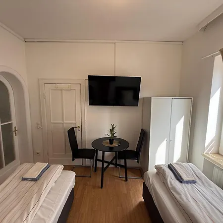 Zentrale In Mit Parkplaetzen
